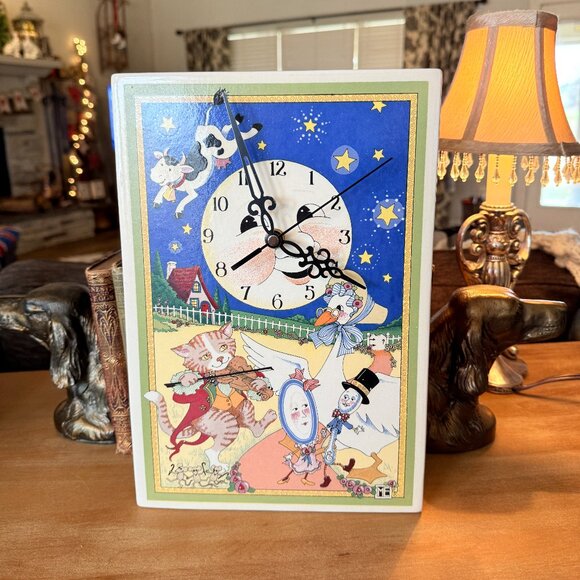 1999 Mary Engelbreit cow jumped over the moon wall clock - Picture 3 of 17